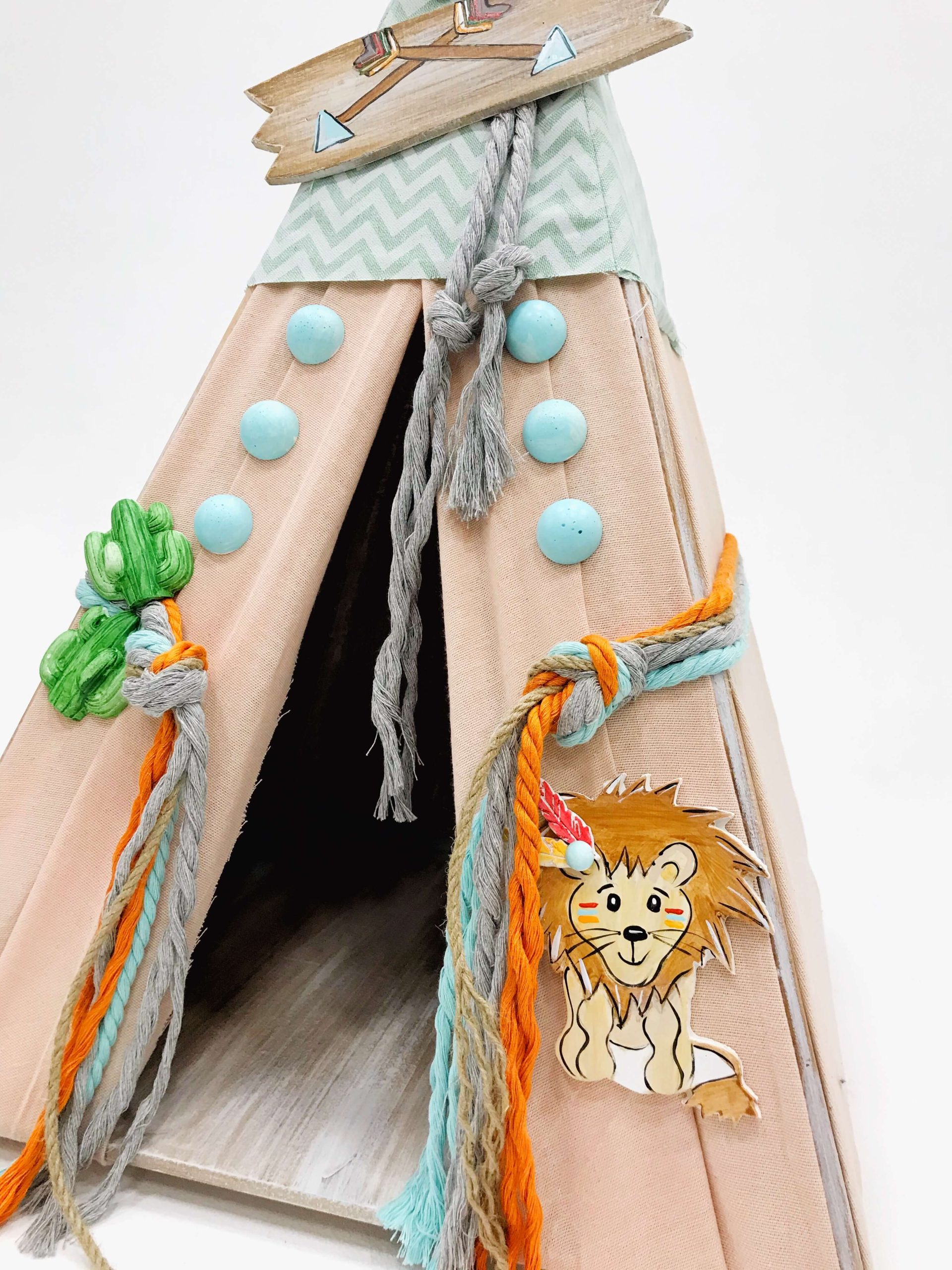 ΈΛΕΝΑ ΜΑΝΆΚΟΥ - Lion Teepee