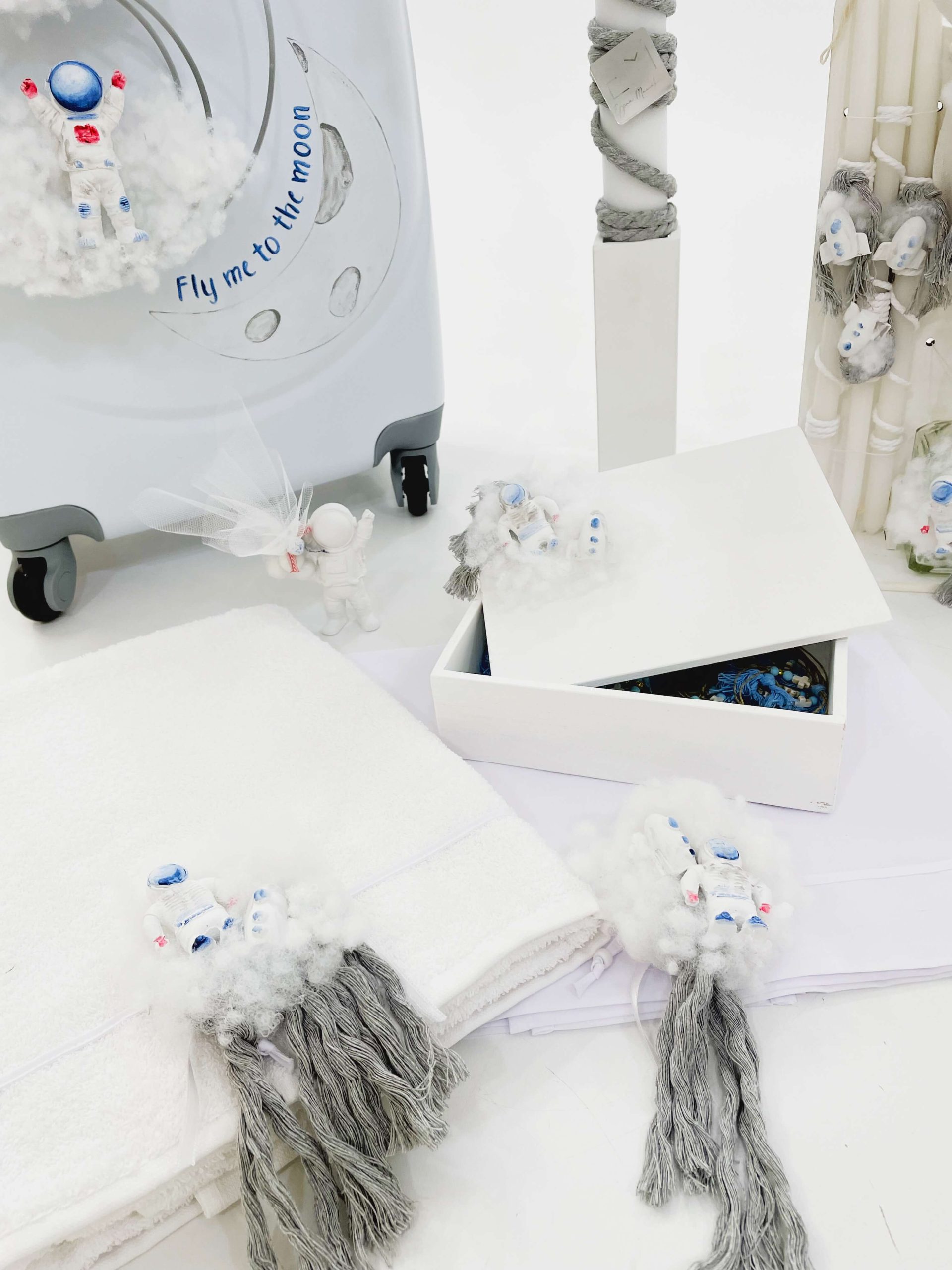 ΈΛΕΝΑ ΜΑΝΆΚΟΥ - Astronaut