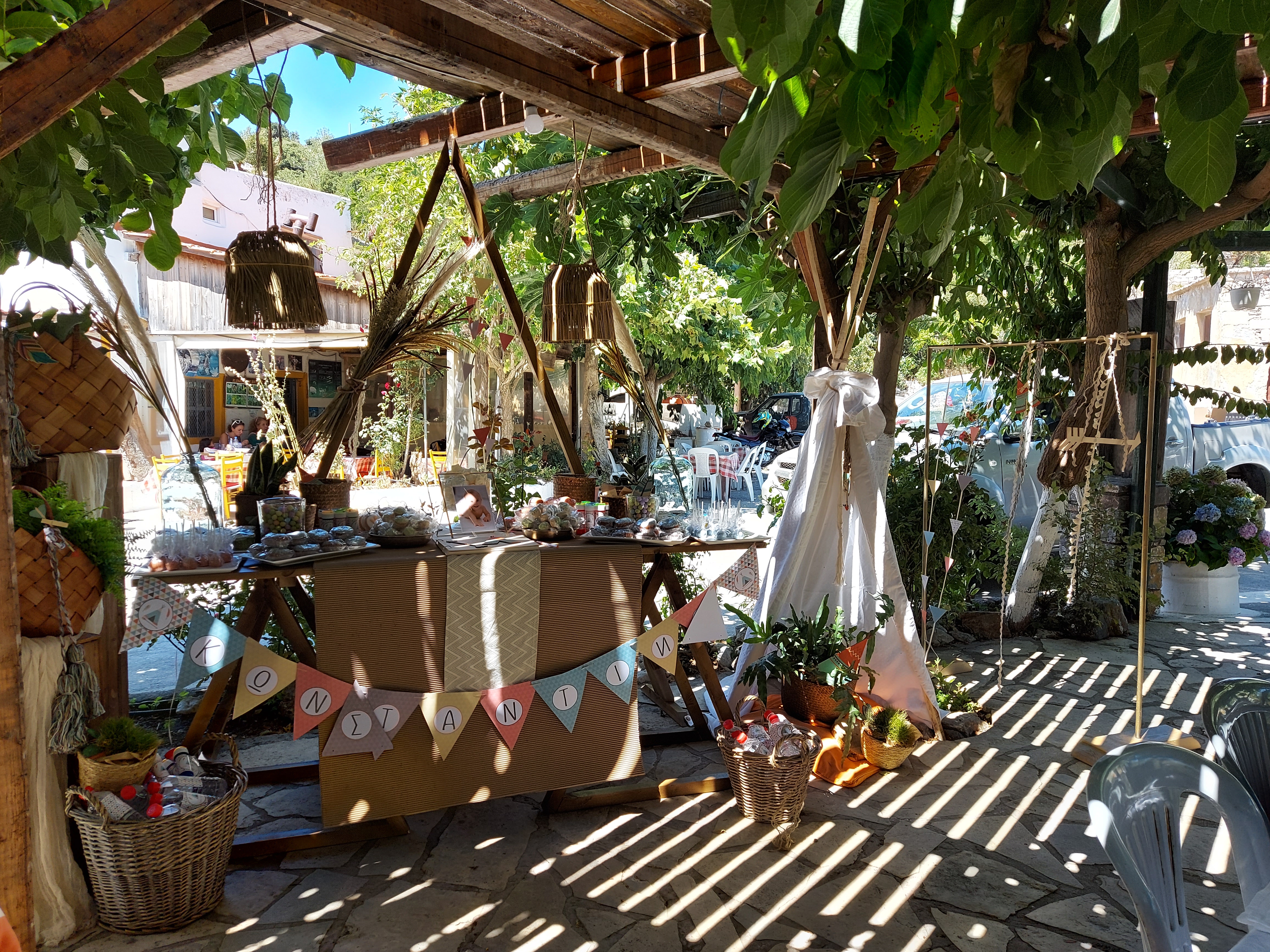 Η βάπτιση του Κωνσταντίνου με θέμα τον Ινδιάνο