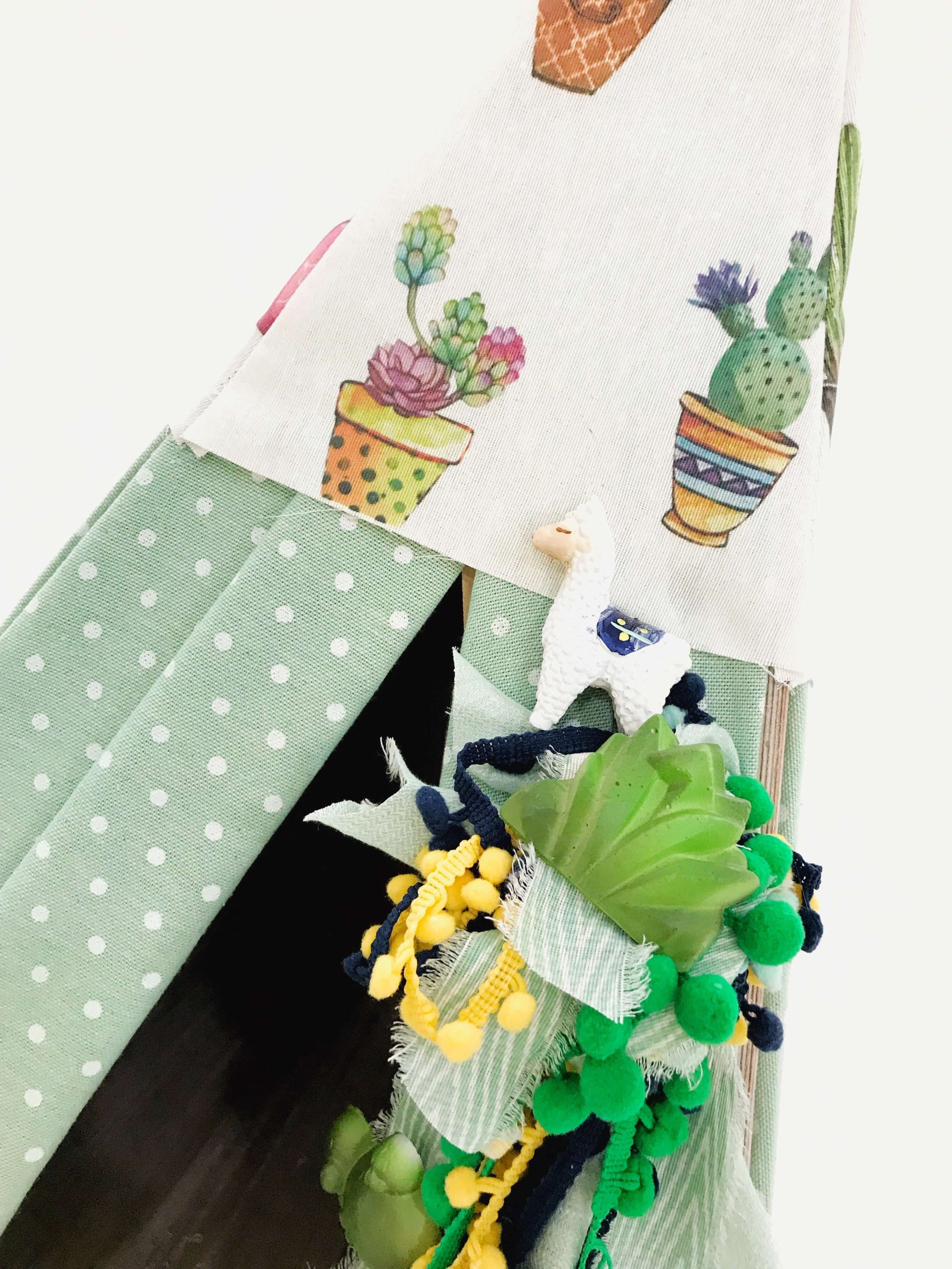 ΈΛΕΝΑ ΜΑΝΆΚΟΥ - Lama Teepee