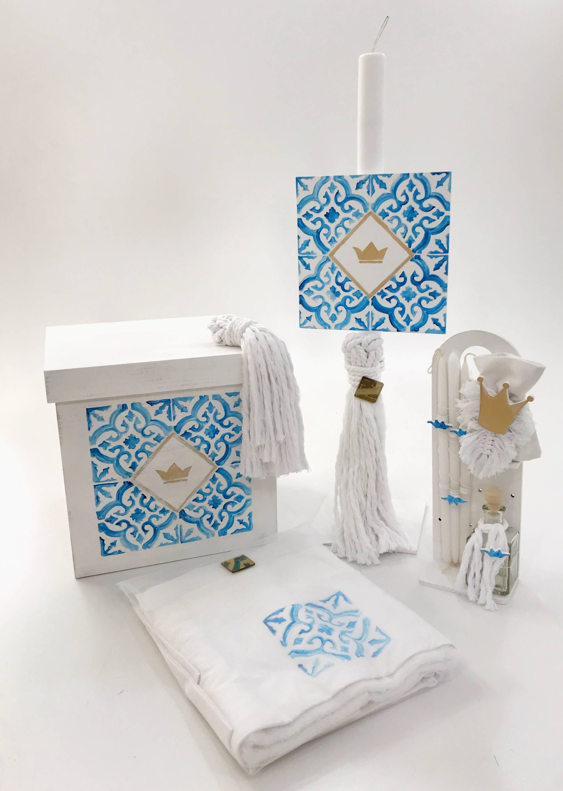 ΈΛΕΝΑ ΜΑΝΆΚΟΥ - Crown Motif