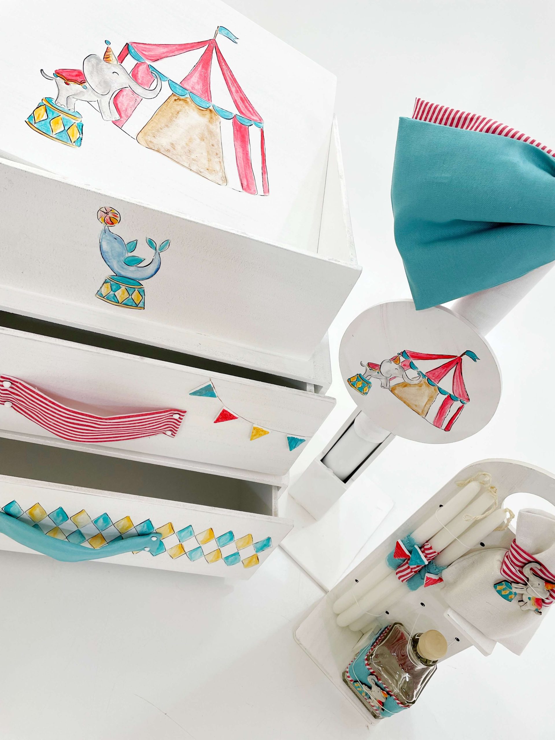 ΈΛΕΝΑ ΜΑΝΆΚΟΥ - Elephant Circus