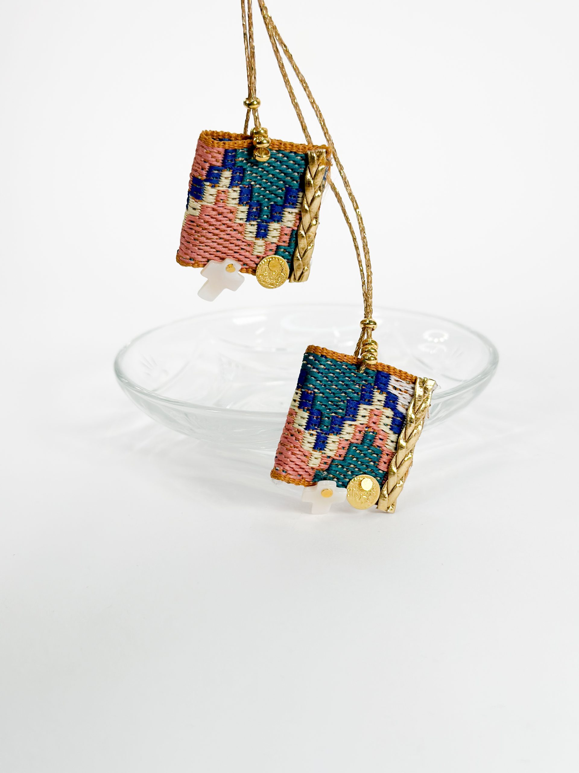 Μαρτυρικό κολιέ με πολύχρωμη τρέσα.