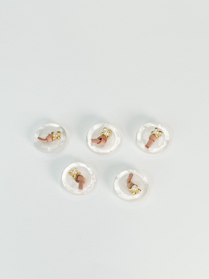 CELFIE CO - Μαρτυρικό πέτο κουμπί, με σταυρό, περλίτσα και σάπιο μήλο λεπτομέρεια