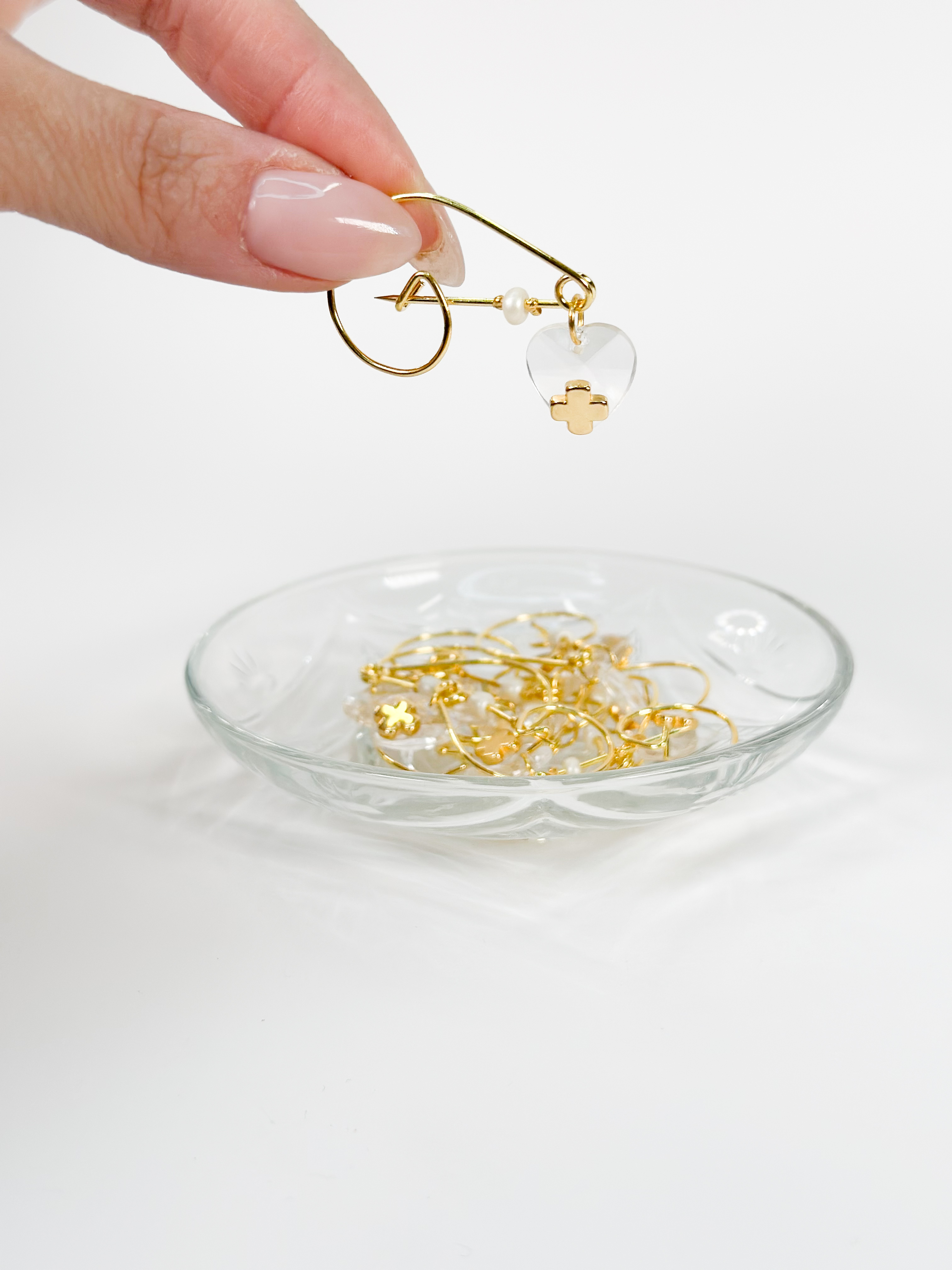 Μαρτυρικό πέτο με μοτίφ καρδιά, κολλητό επιχρυσωμένο σταυρό.