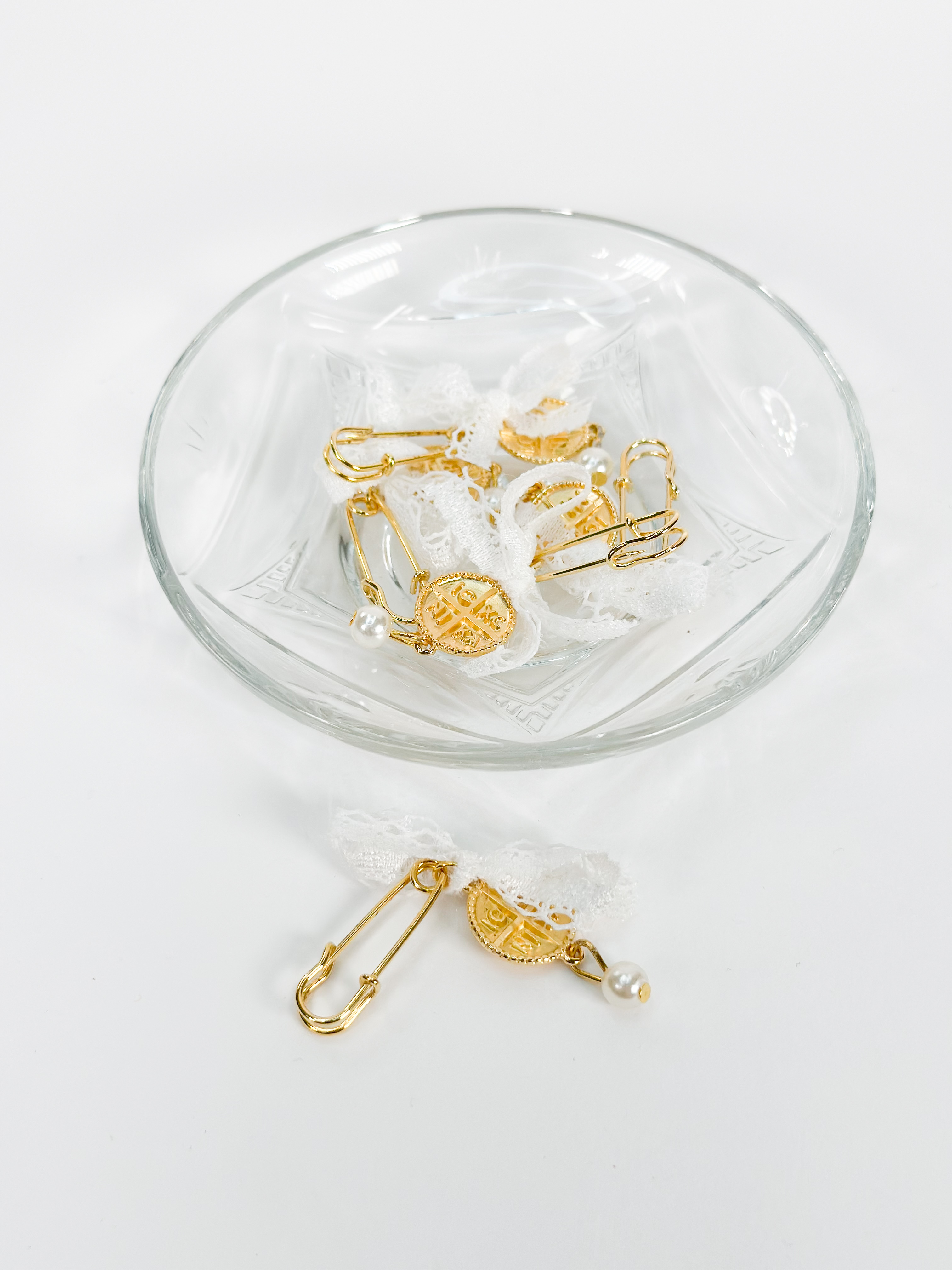 CELFIE CO - Μαρτυρικό πέτο με φιογκάκι από δαντέλα