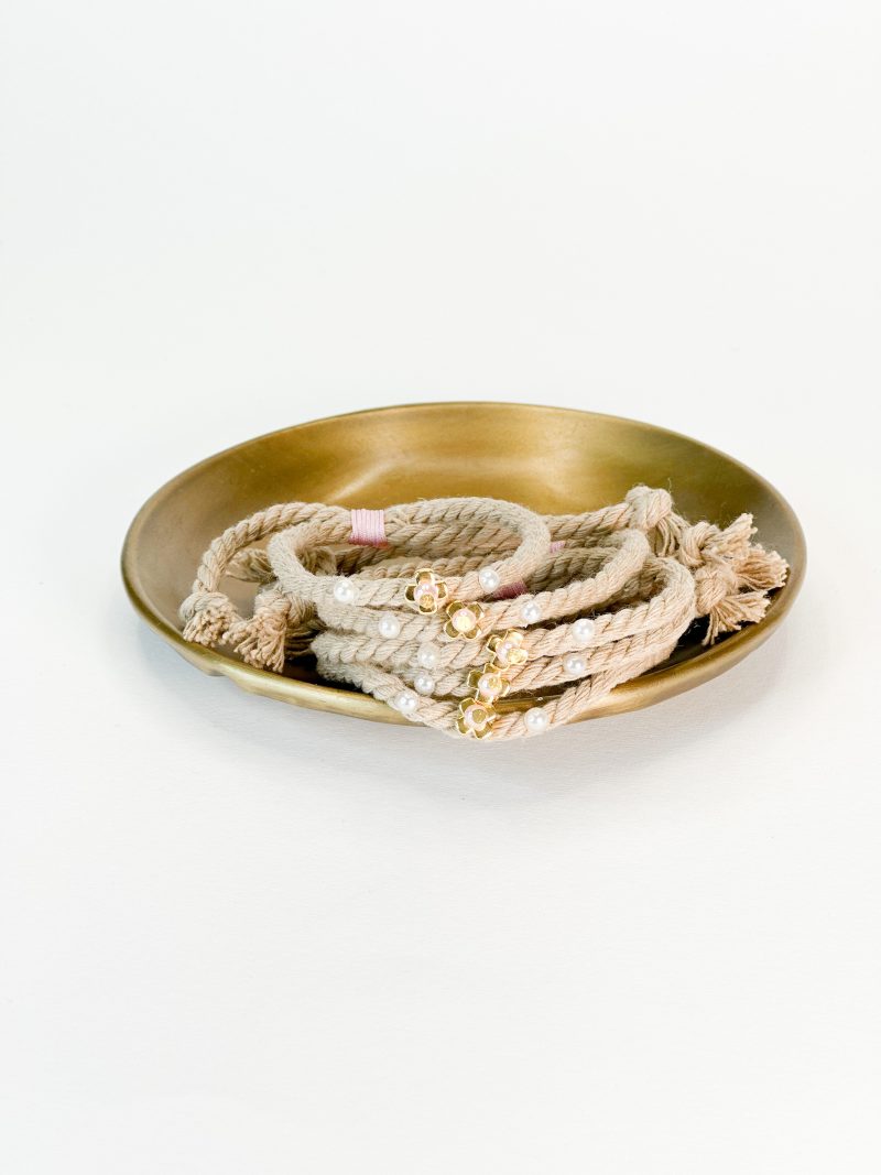 CELFIE CO - Μαρτυρικό βραχιόλι με μπεζ κορδόνι, ροζ δέσιμο, σταυρό και περλίτσες