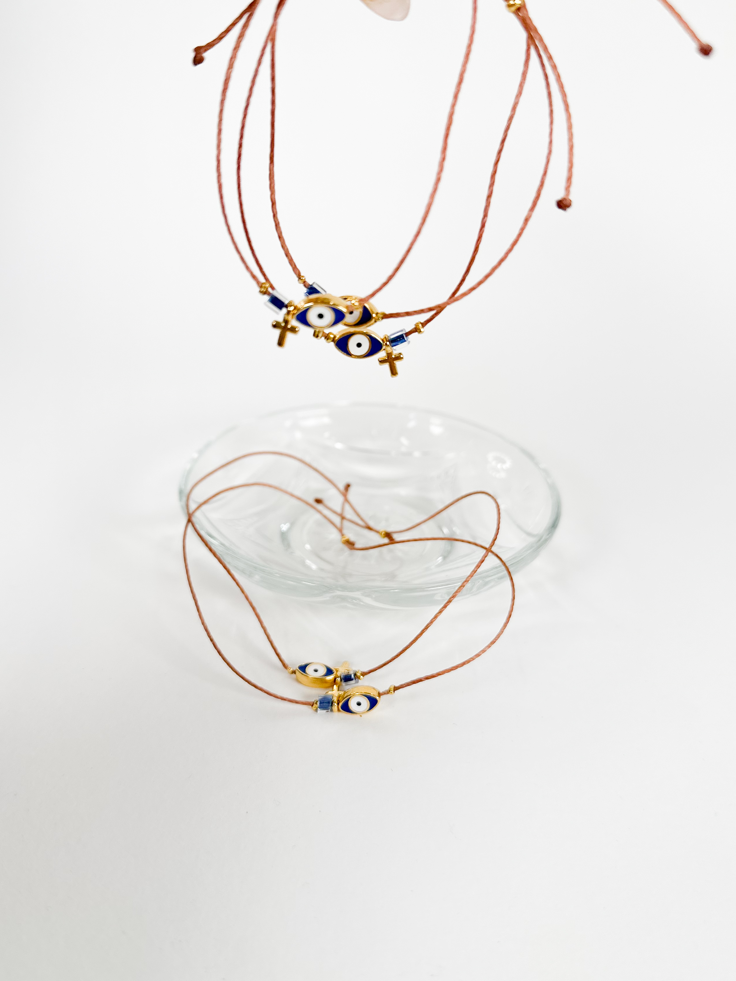 Μαρτυρικό βραχιόλι με μοτίφ μπλε μάτι, μπλε χάντρα και επιχρυσωμένο σταυρό