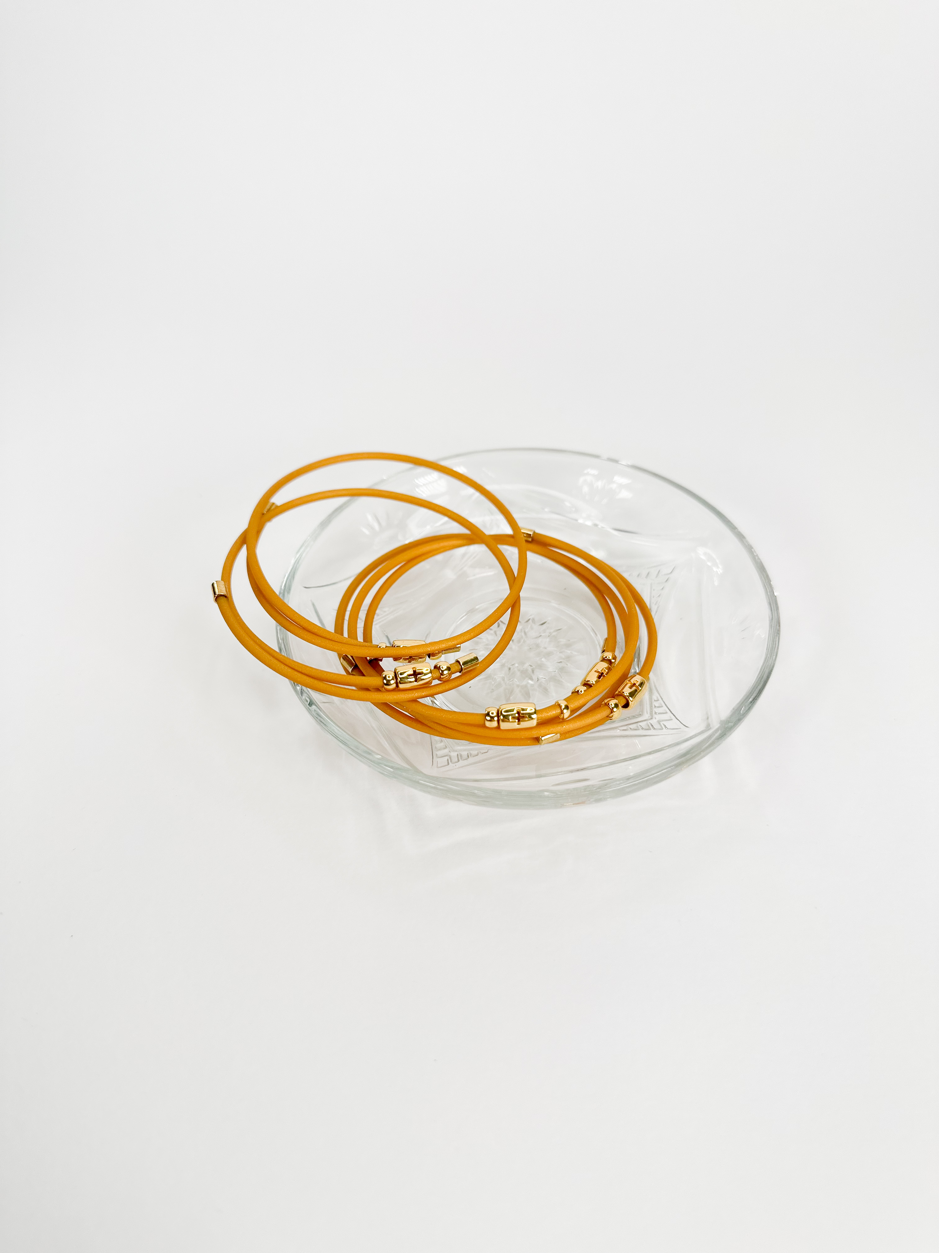 Μαρτυρικό βραχιόλι με καουτσούκ δέρμα σε ταμπά απόχρωση