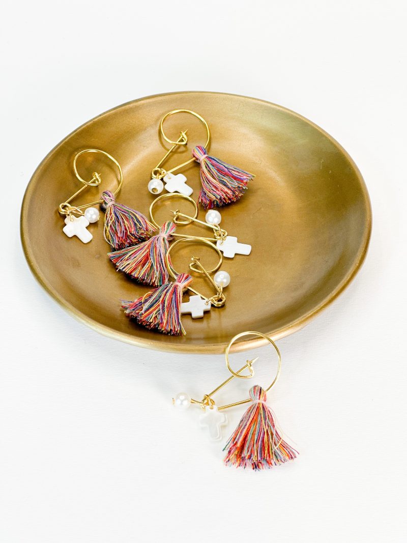 CELFIE CO - Μαρτυρικό πέτο με πολύχρωμη φούντα, σταυρό και πέρλα