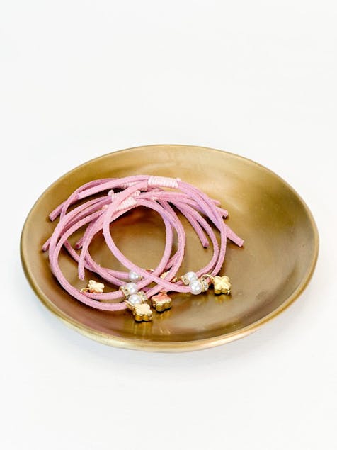 CELFIE CO - Μαρτυρικό βραχιολάκι με μωβ κορδόνι με σταυρό, ροδέλα με σβαρόφσκι, πέρλα και ροζ δέσιμο