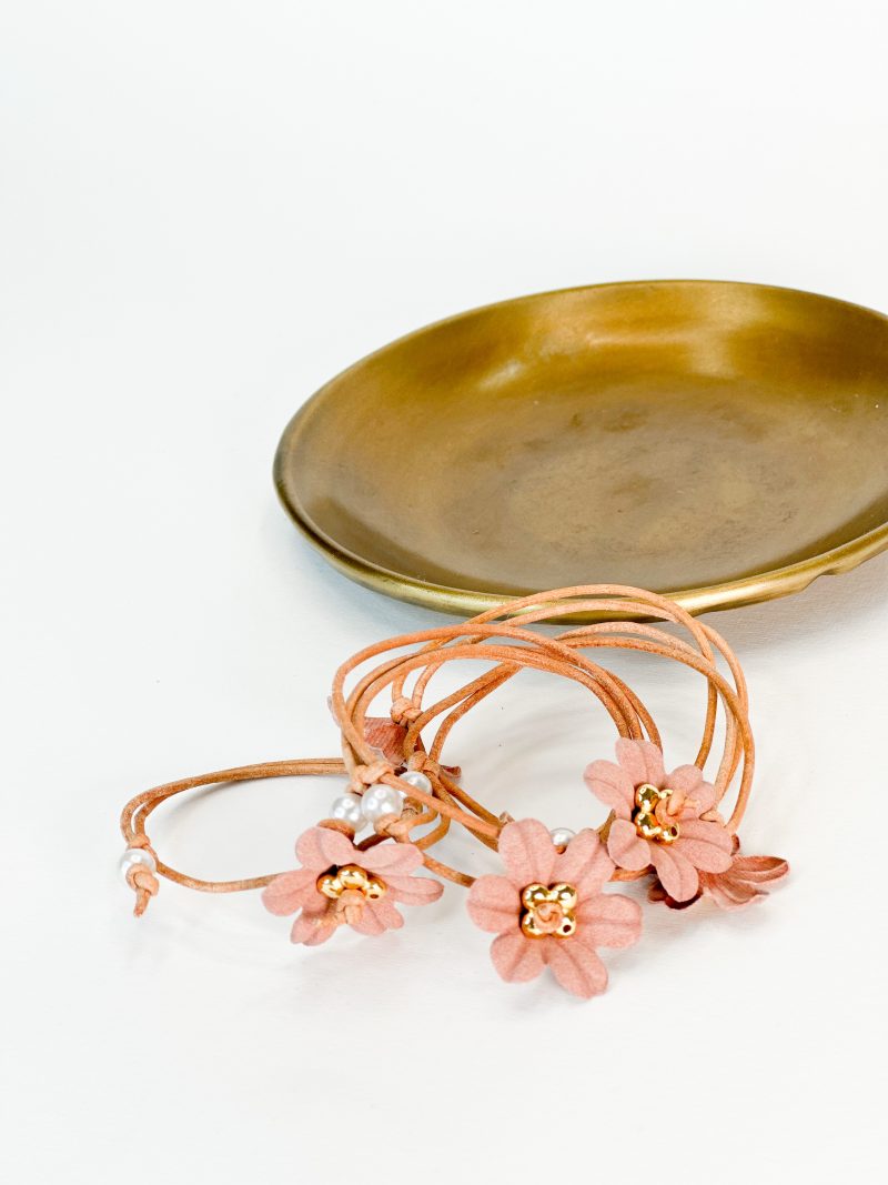 CELFIE CO - Μαρτυρικό βραχιολάκι με σάπιο μήλο λουλούδι, σταυρό και πέρλα