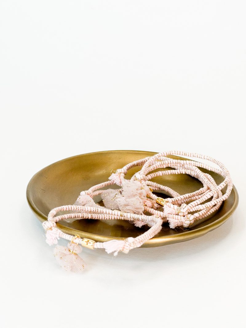 Μαρτυρικό βραχιόλι με ροζ χρυσό κορδόνι, σταυρό και μικρό φουντάκι