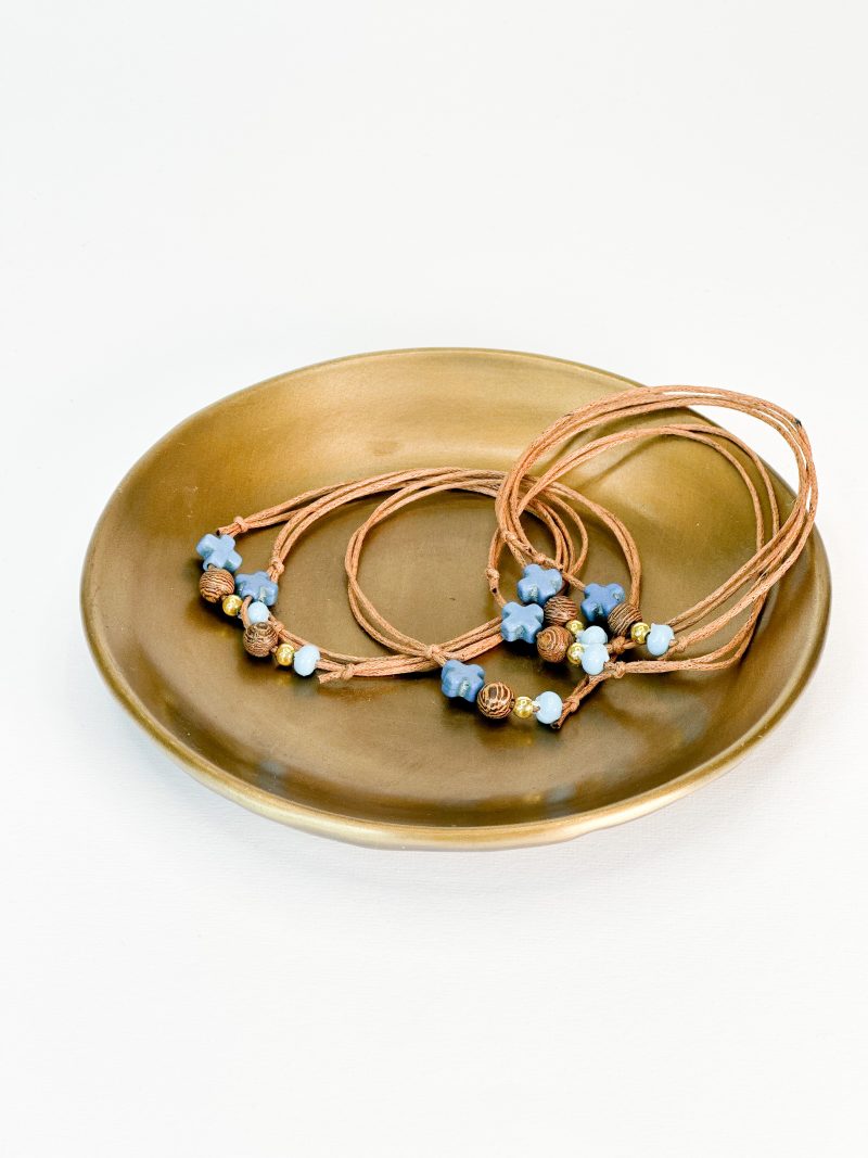 Μαρτυρικό βραχιόλι με καφέ κορδόνι, καφέ χάντρα, μπλε σταυρό και γαλάζια miyuki