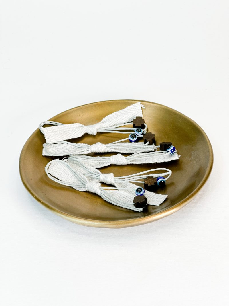 CELFIE CO - Μαρτυρικό πέτο με γκρί κορδόνι, καφέ σταυρό, μπλε μάτι και φιογκάκι σε γκρί απόχρωση