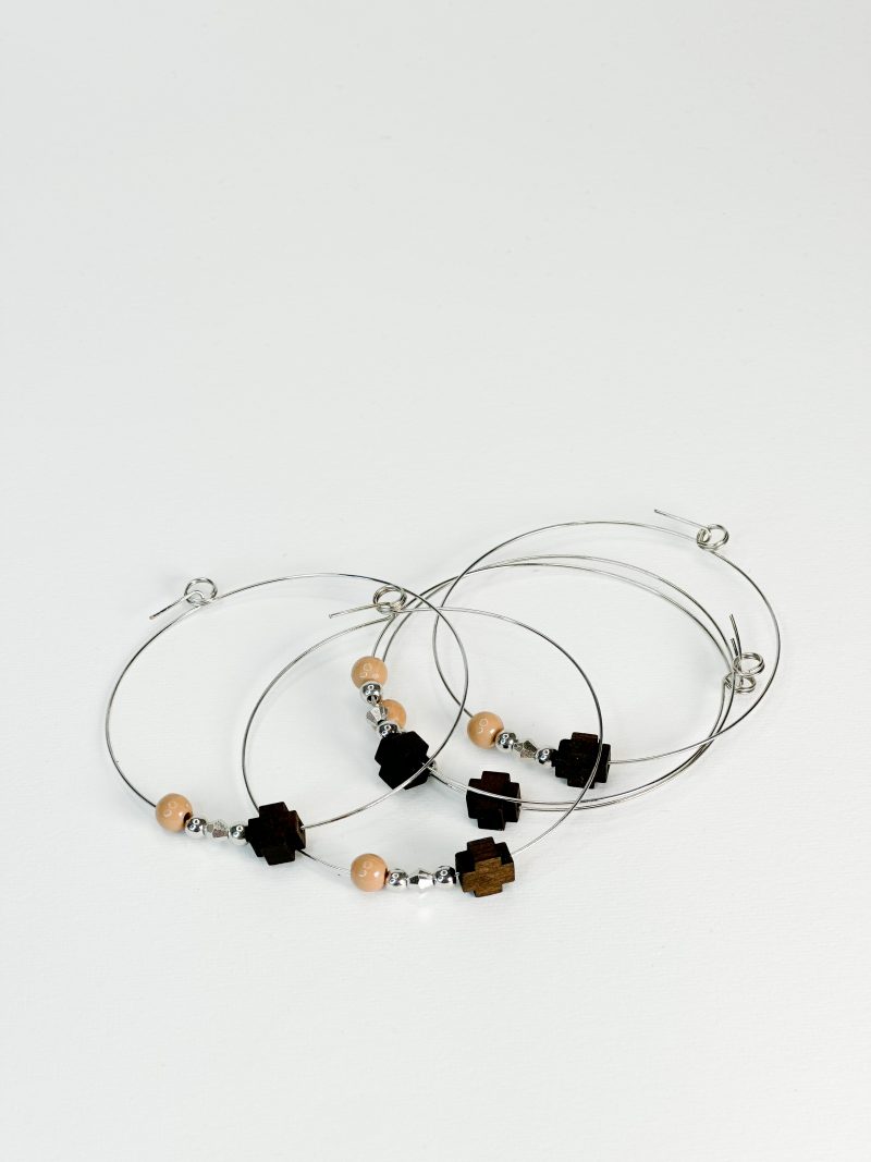 CELFIE CO - Μαρτυρικό βραχιόλι σε ασημί αποχρώσεις και καφέ σταυρό