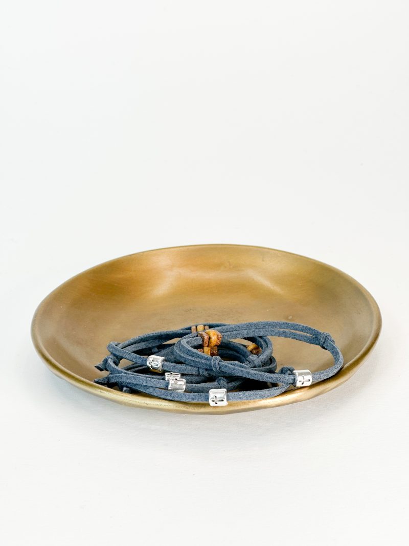 Μαρτυρικό βραχιόλι με μπλέ κορδόνι, σταυρό σε ασημί απόχρωση και καφέ χάντρες