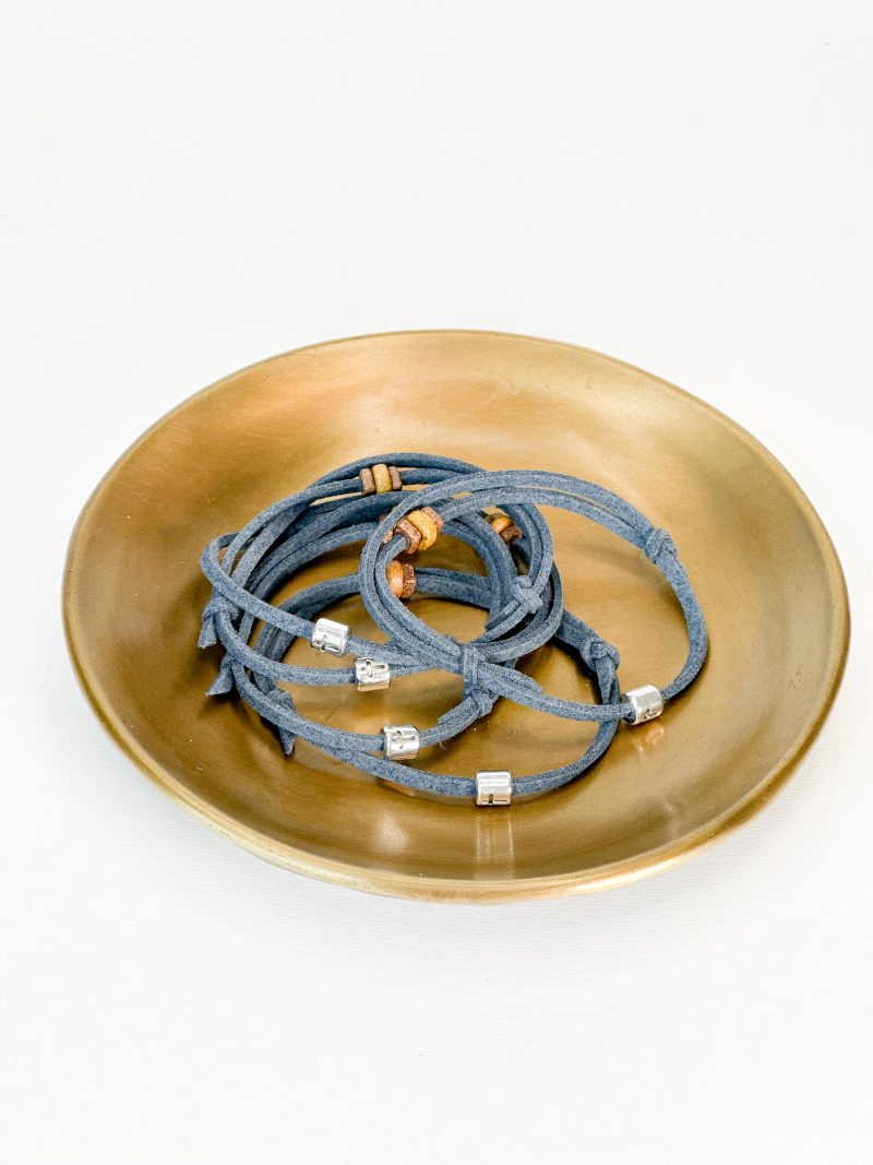 CELFIE CO - Μαρτυρικό βραχιόλι με μπλέ κορδόνι, σταυρό σε ασημί απόχρωση και καφέ χάντρες