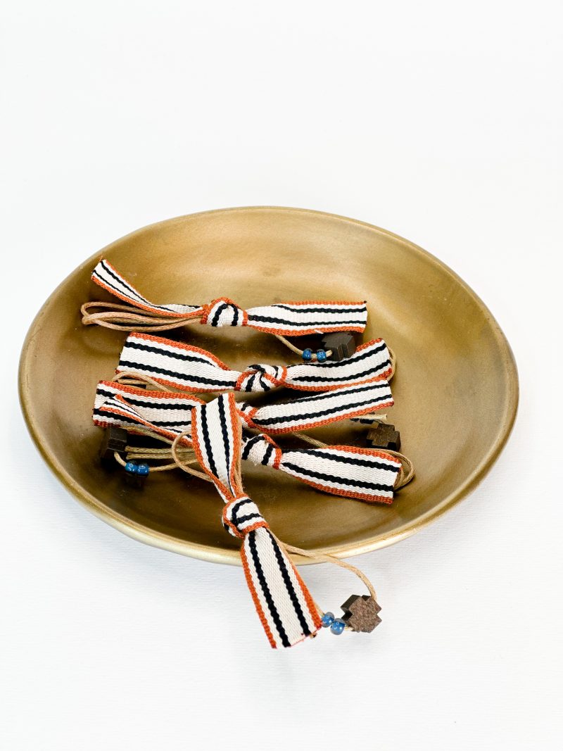 CELFIE CO - Μαρτυρικό πέτο, με καφέ σταυρό, μπλε miyuki χάντρα, με κορδέλα σε κεραμιδί, εκρού αλλά και μπλε απόχρωση