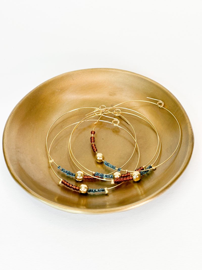 CELFIE CO - Μαρτυρικό βραχιόλι με σταυρό, καφέ και μπλε χάντρες miyuki