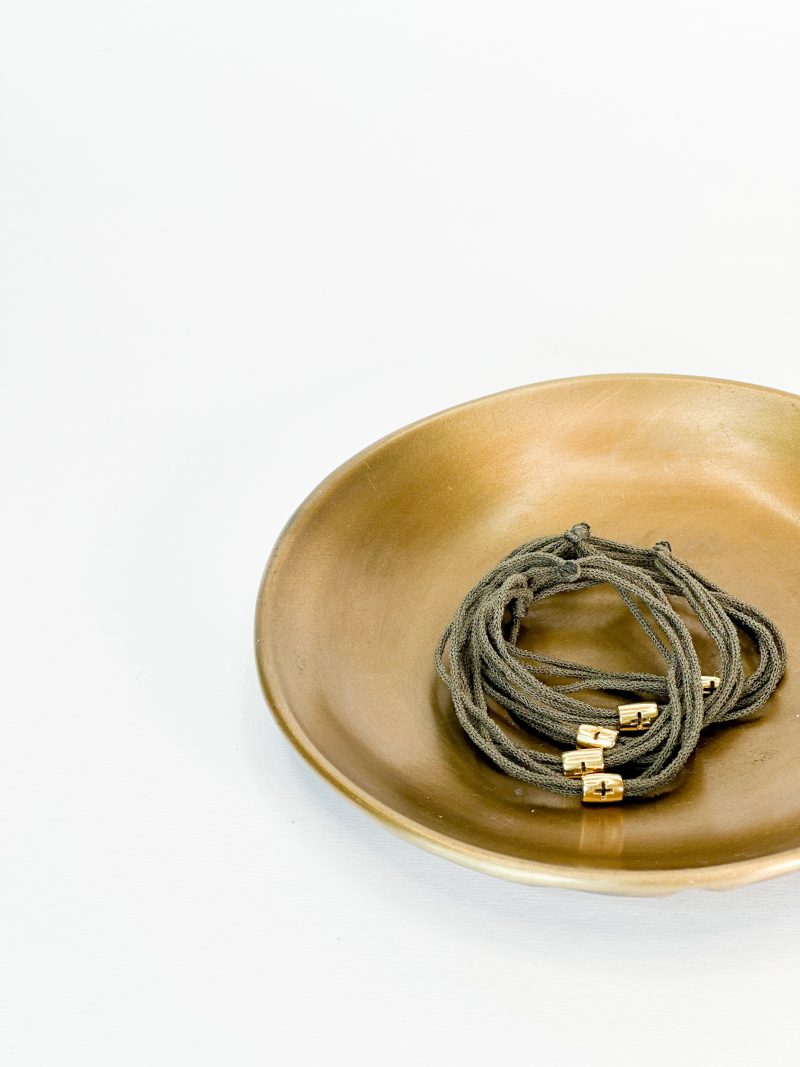 CELFIE CO - Μαρτυρικό βραχιόλι με ελαστικό λαδί κορδόνι και σταυρό