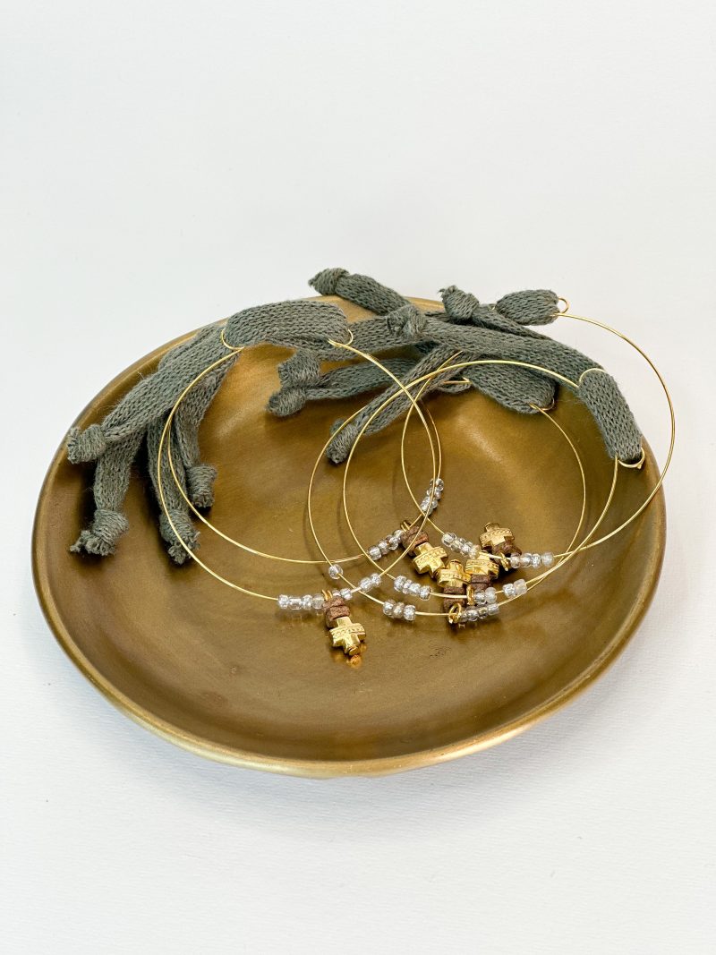 CELFIE CO - Μαρτυρικό βραχιόλι με χάντρες miyuki ημιδιάφανες, σταυρό και λαδί κλείσιμο