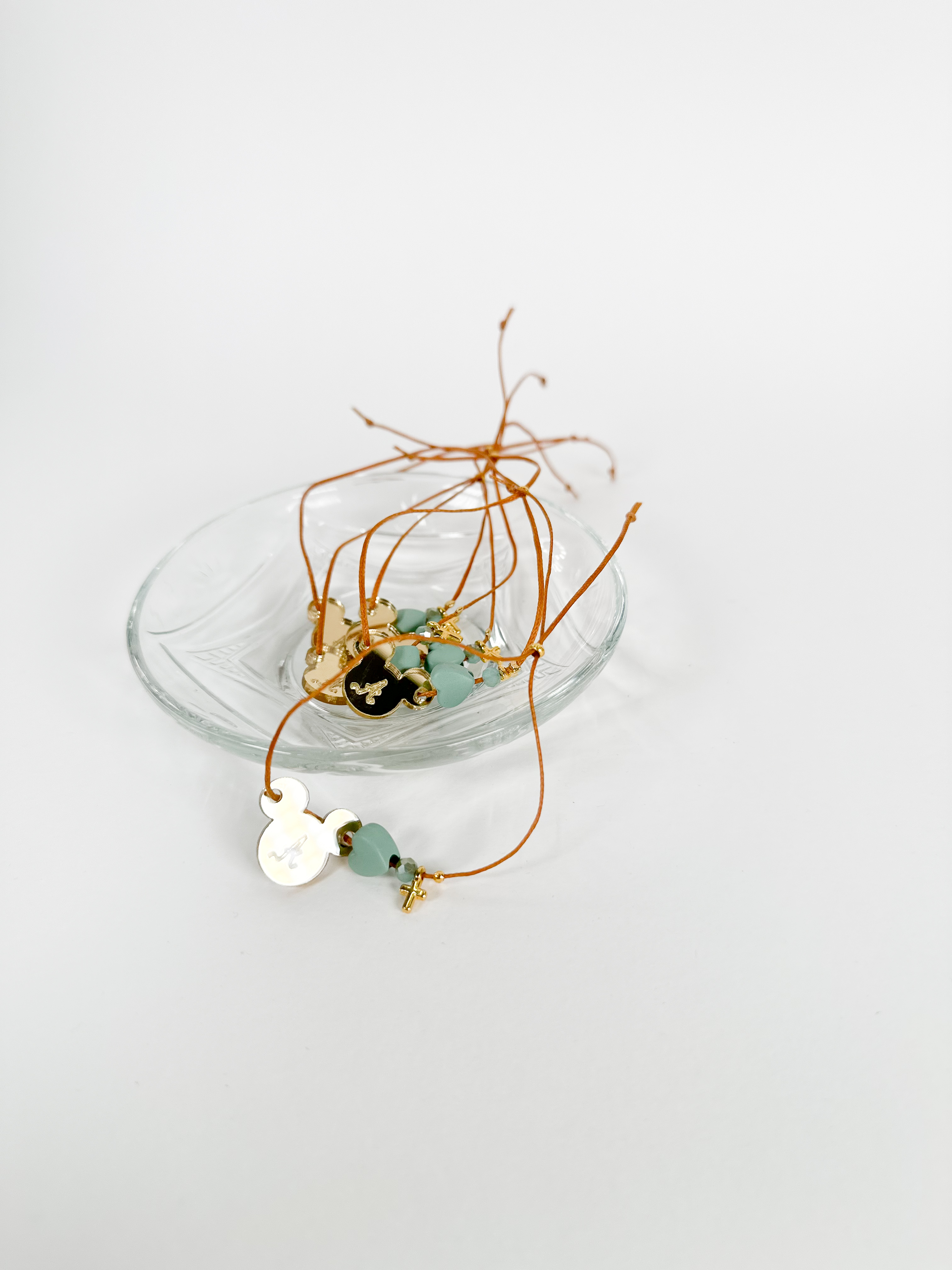 CELFIE CO - Μαρτυρικό βραχιόλι με plexiglass μονόγραμμα και βεραμάν μοτίφ καρδιάς