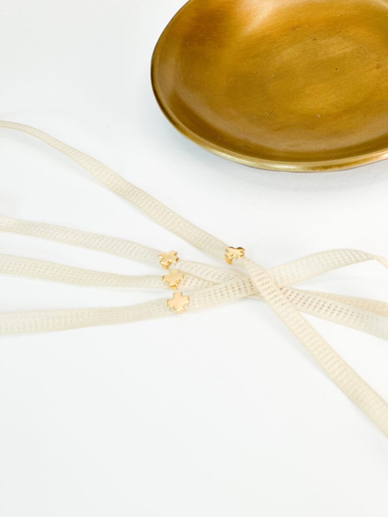 L72 Μαρτυρικό Bραχιόλι Mε Eκρού Kορδόνι Kαι Σταυρό