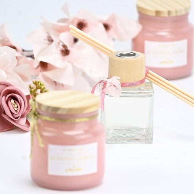 SOAP TALES - Κερί ροζ floral chic με ξύλινο καπάκι