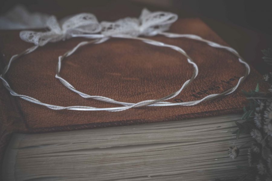 Επάργυρα στέφανα πλεγμένα με μεταξωτό σχοινί