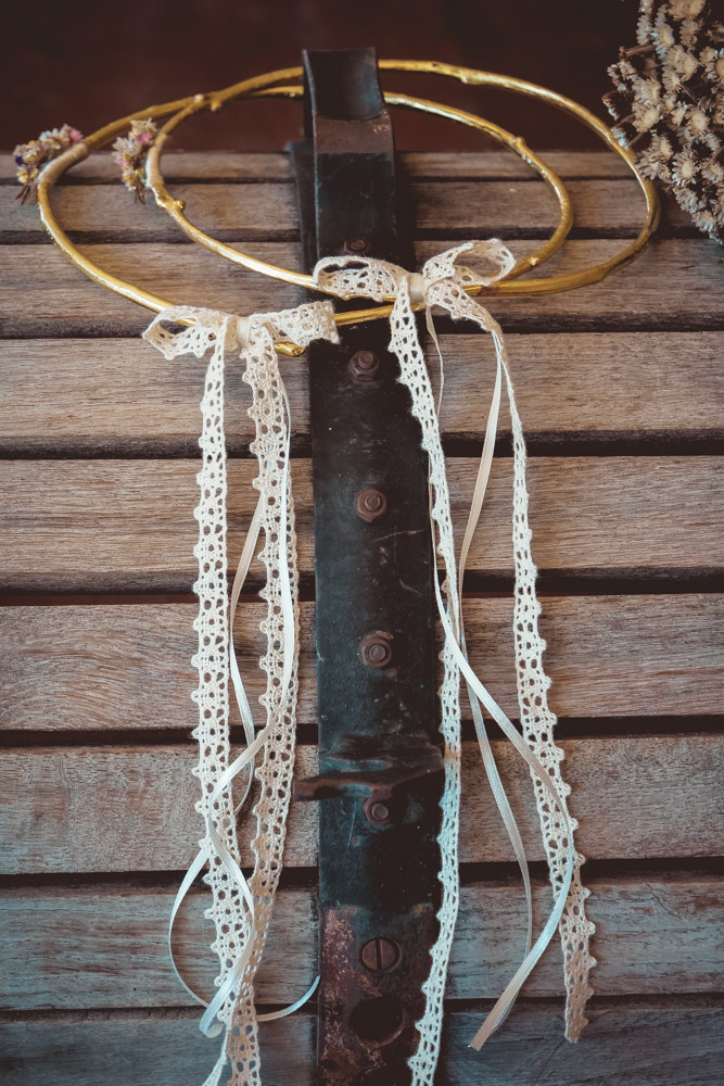 VELISSARIA - Στέφανα γάμου ελιάς επιχρυσωμένα με διακόσμηση στο πλάι