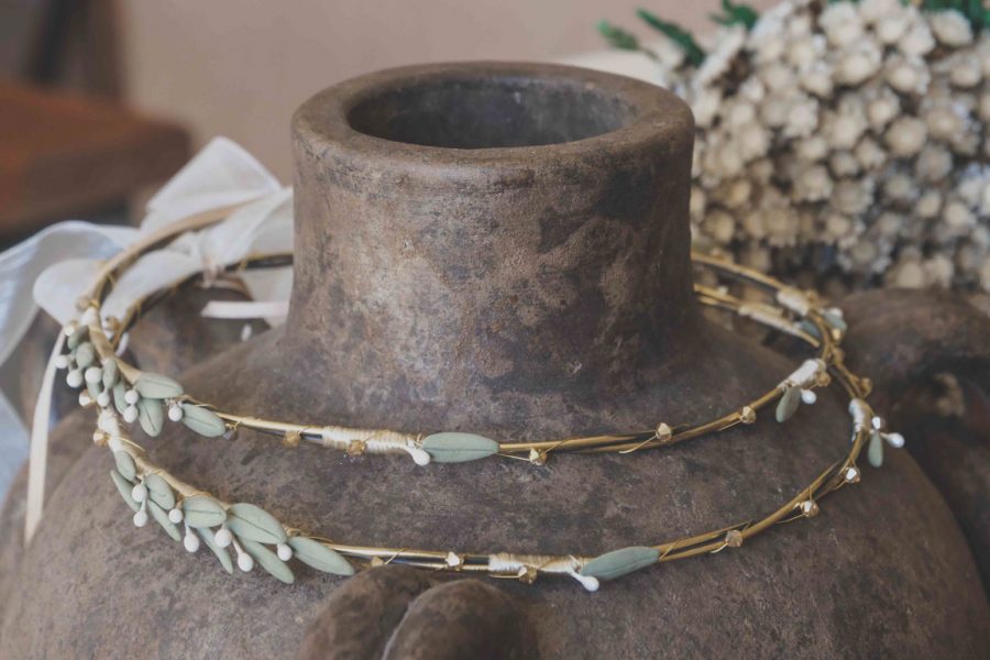 02. Στέφανα με παλαιωμένο μπρούτζο και φύλλα πορσελάνης