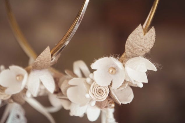 VELISSARIA - Στέφανα γάμου με επίχρυση-επάργυρη βέργα και μεταξωτά λουλούδια
