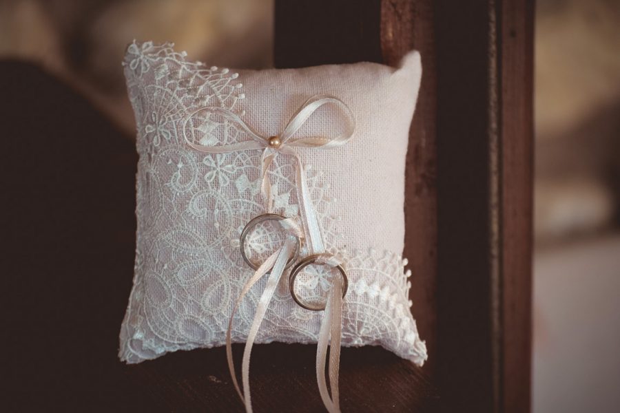 Μαξιλαράκι για τις βέρες