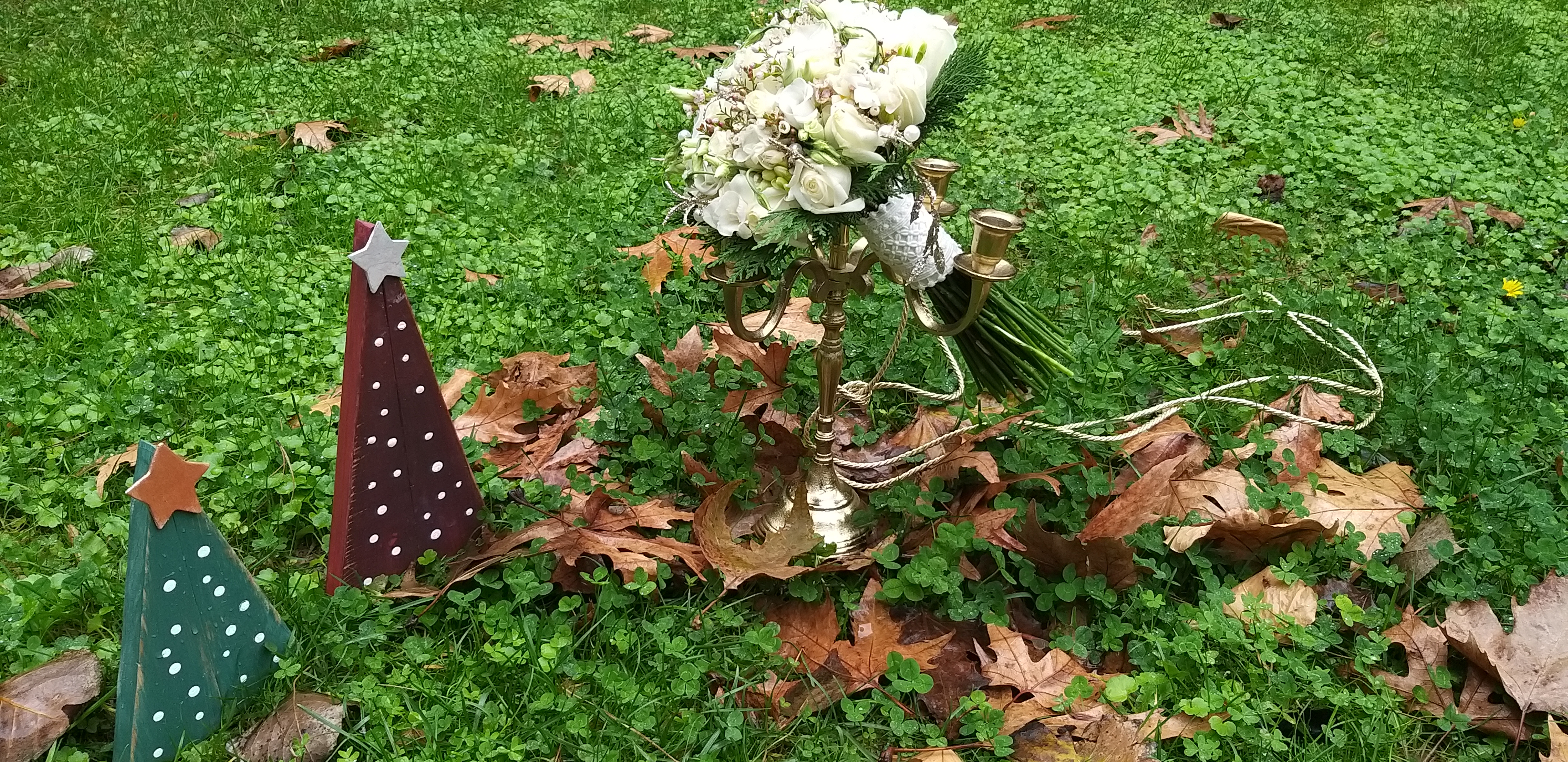 ATHENA CREATIONS -  CHRISTMAS BOUQUET