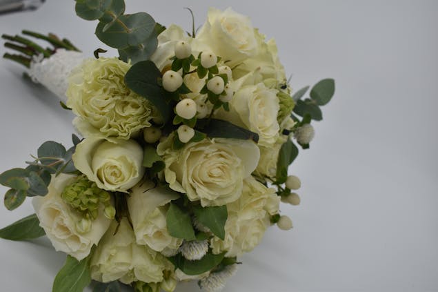 ATHENA CREATIONS - White Bouquet Νυφικό Μπουκέτο.