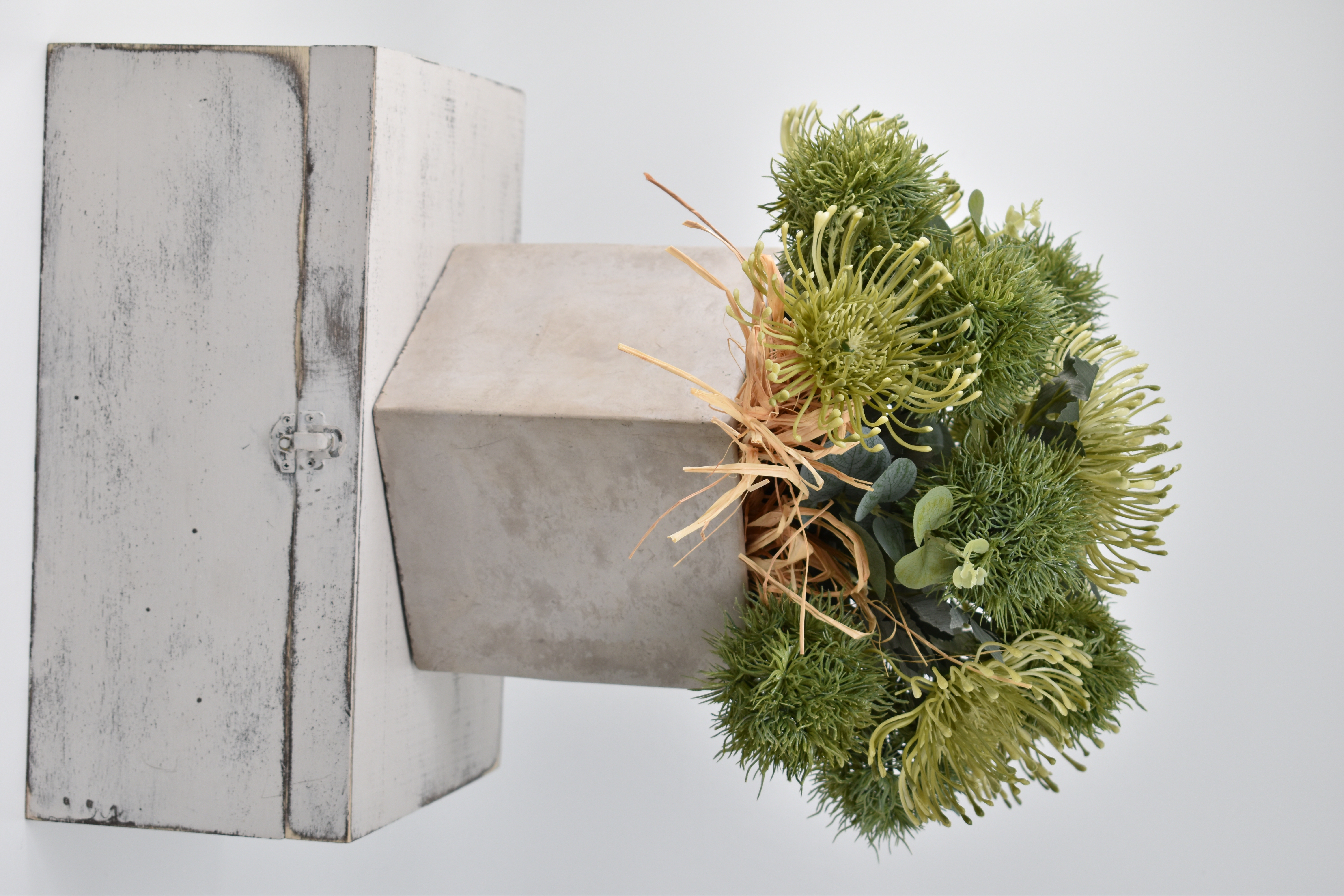 Σύνθεση σε πέτρινο κασπώ