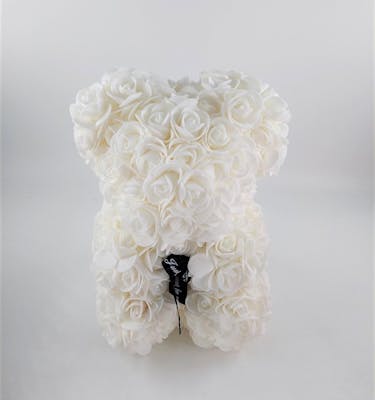 Μικρό Αρκουδάκι από Λευκά Τριαντάφυλλα