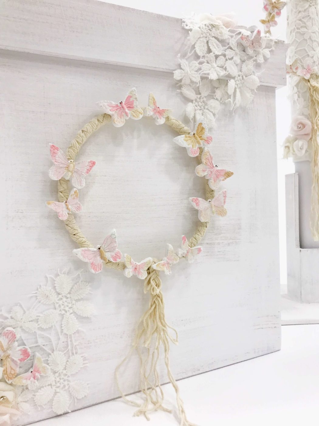 ΈΛΕΝΑ ΜΑΝΆΚΟΥ - Butterfly Circle 