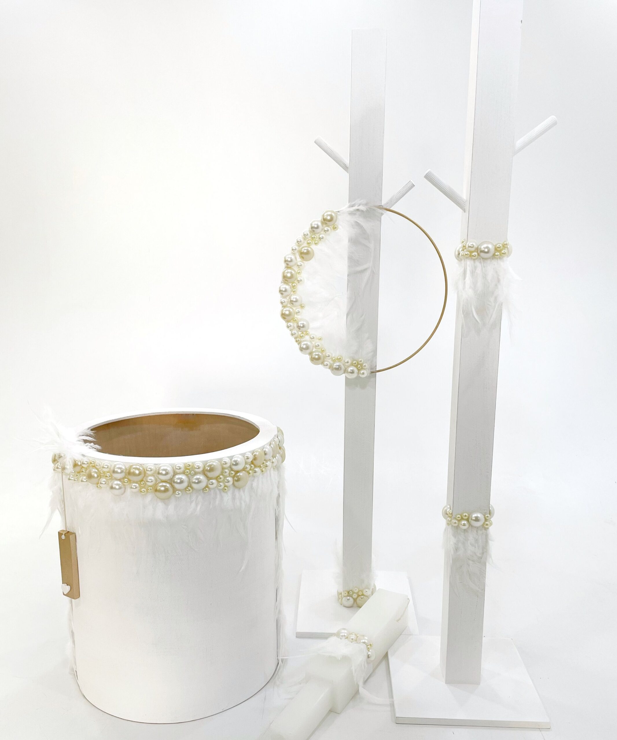 Basket Feather & Pearls