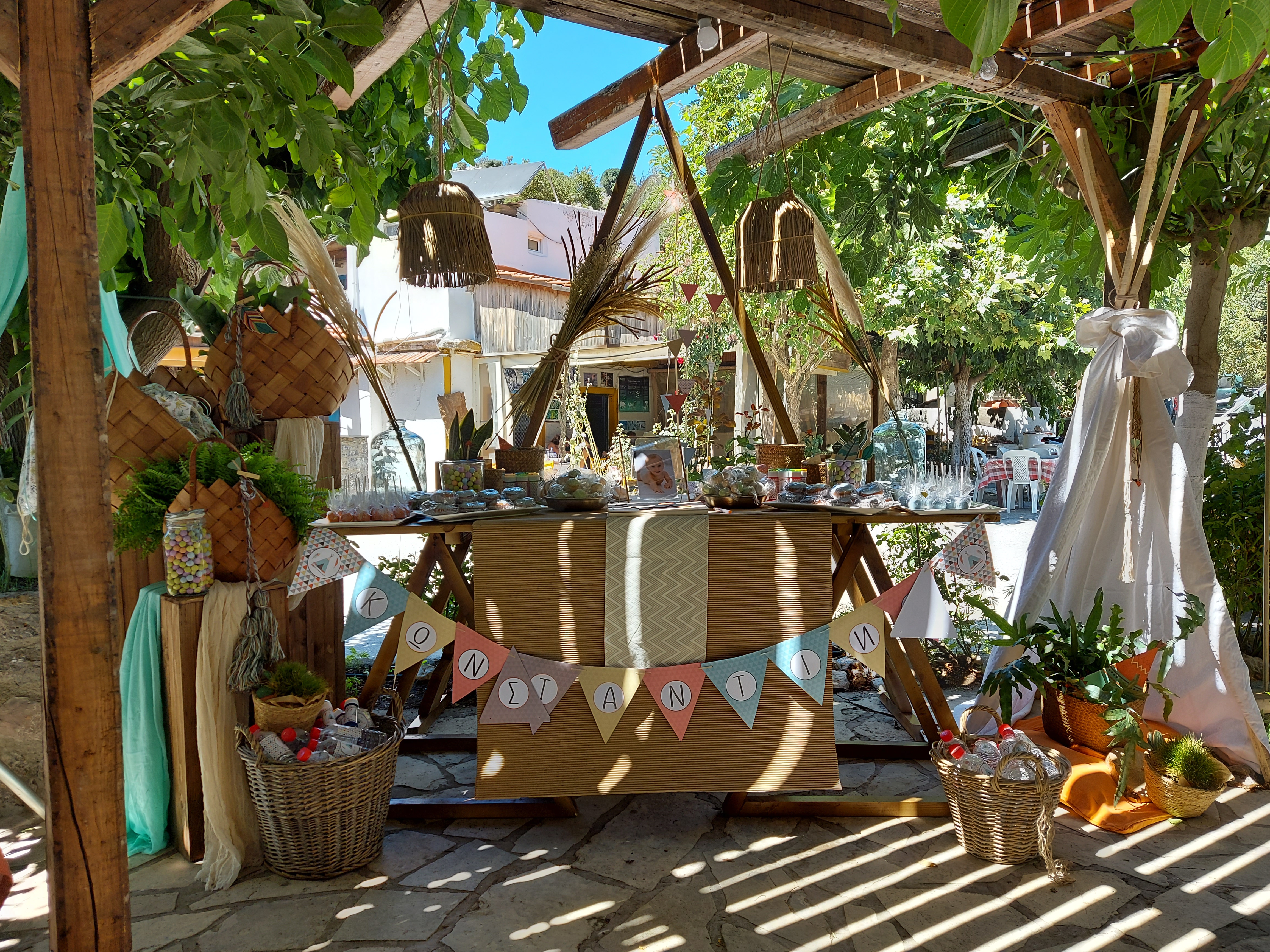 Η βάπτιση του Κωνσταντίνου με θέμα τον Ινδιάνο