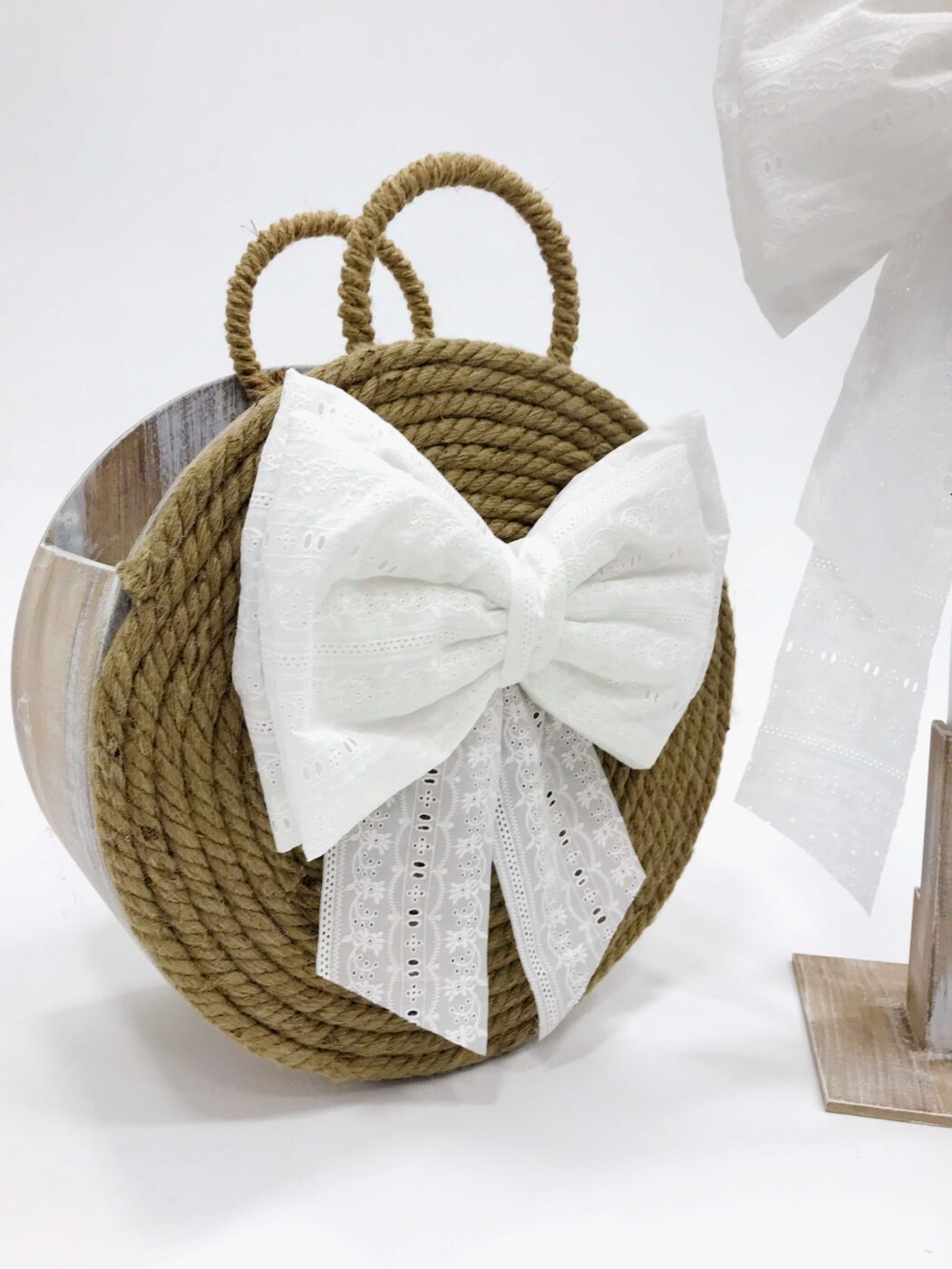 ΈΛΕΝΑ ΜΑΝΆΚΟΥ - White Bow 